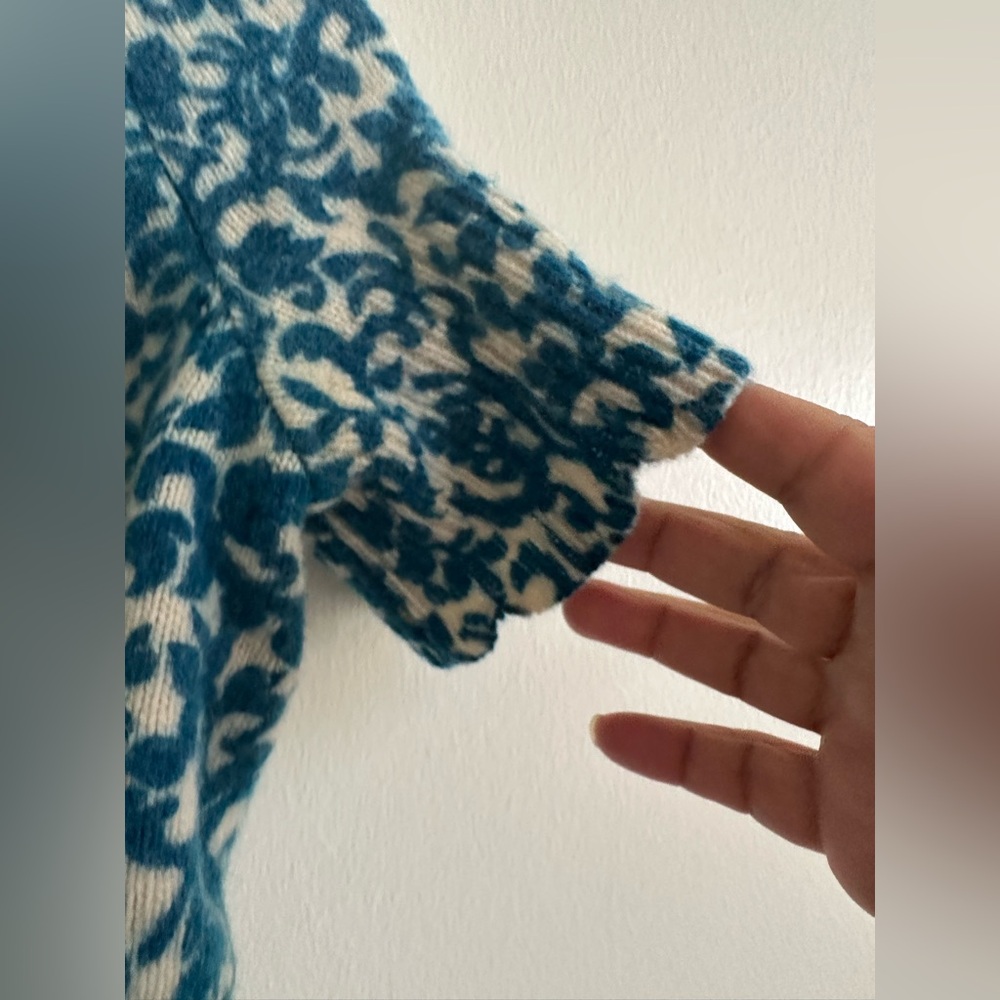 Moth for Anthropologie 100% wool bolero sweater in a blue and white knit pattern - Picture 5 of 10